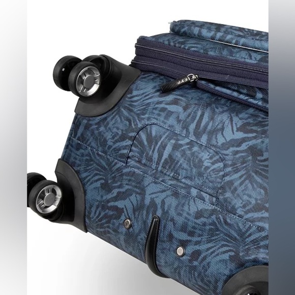 Ricardo Hardside Avalon 22.5" Lightweight Carry On Spinner Luggage suitcase - Picture 4 of 16